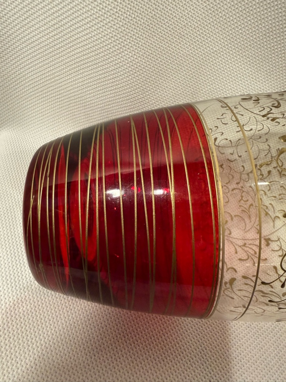 Ruby Red and Gold Scrolls Rioja vase about 11”. - Picture 3 of 6
